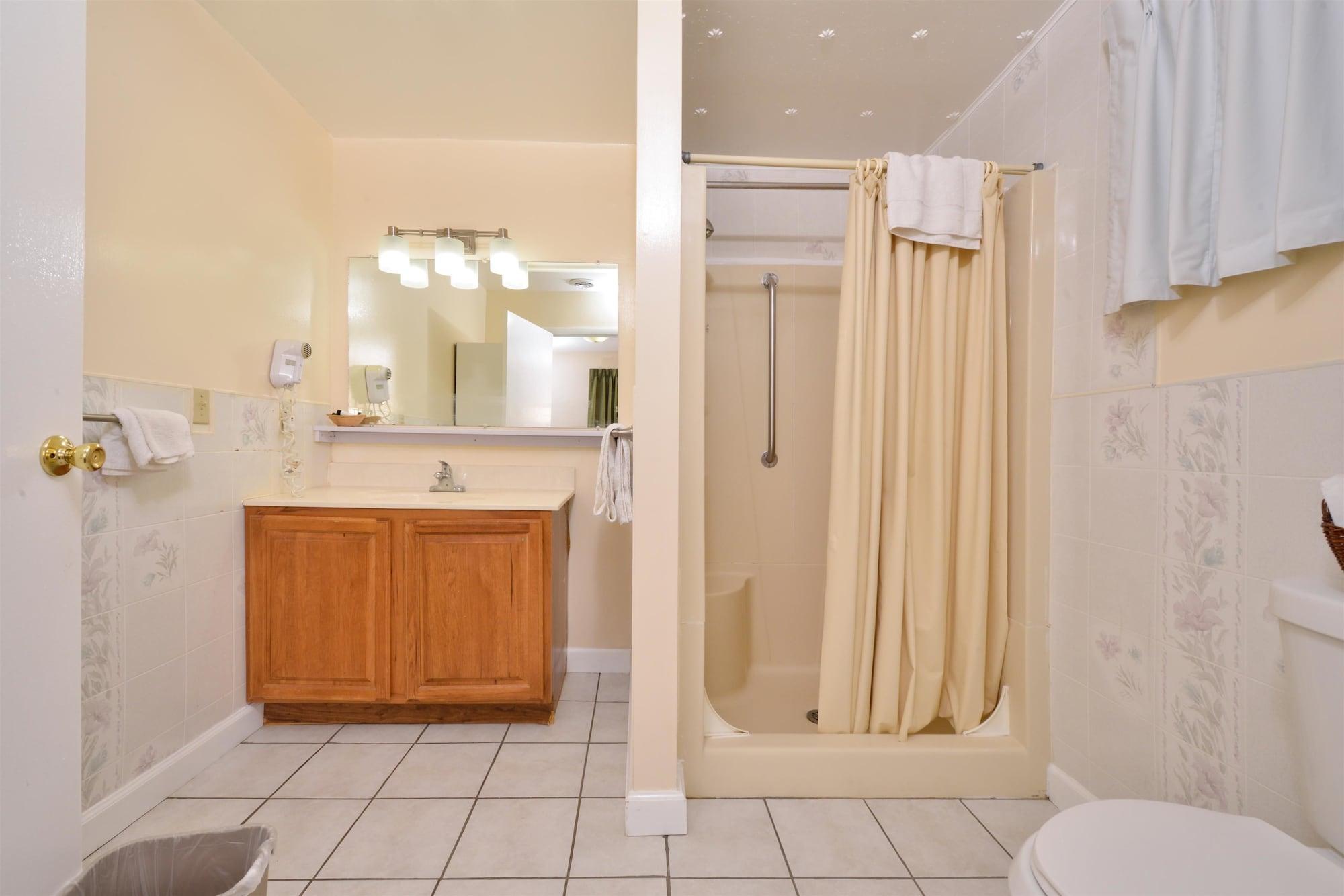 Americas Best Value Inn Jonesville/Hillsdale Exterior photo